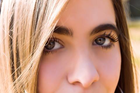 detalhe dos olhos da modelo, ensaio pre festa de 15 anos, olhos azuis'