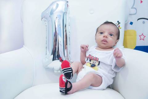 Acompanhamento mensal de bebe, foto de um mes. Fotografa tatuape.  Ensaio infantil em casa ou estudio'