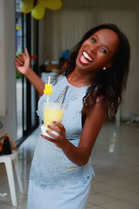 30 anos, fotos para festa, festa aniversario adulto, comemoracao 30 anos, aniversariante com drink'