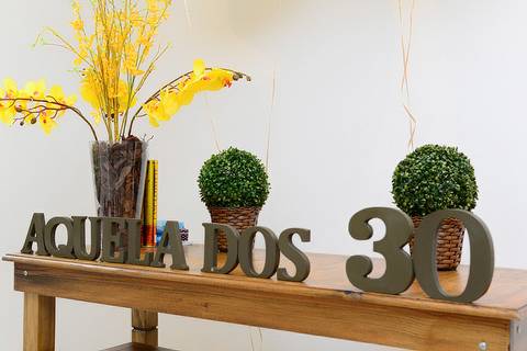 decoracao de mesa para festa adulto. Aniversario 30 anos'