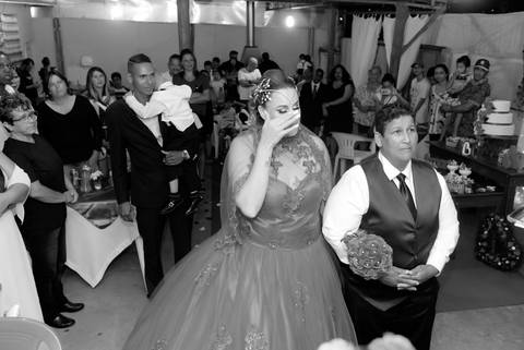 foto preto e branco de casamento gay, casamento lesbico, casamento entre mulheres'