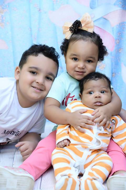 foto de crianças em estudio tatupe, homestudio, estudio fotografico em casa'