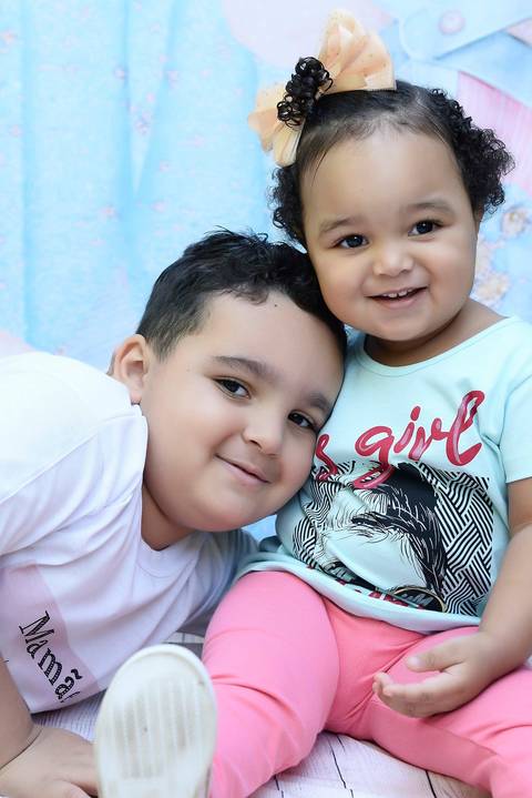 foto de primos quando crianças, fotografo infantil tatuape, home estudio tatuape'