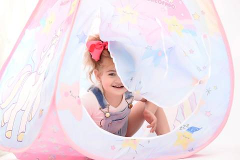 menina dentro da cabaninha, ensaio recebidos tatuape, fotografa para redes sociais infantil'