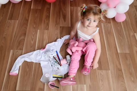 criança olhando fixamente para foto, ensaio infantil, blogueirinha, fotografa tatuape'