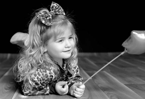 foto preto e branco de criança em ensaio infantil tatuape'