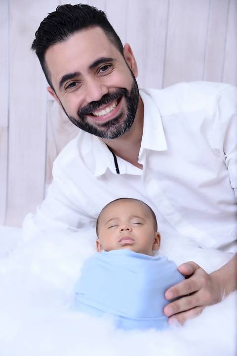 pai em ensaio newborn, fotografo ensaio newborn tatuape. Estudio forografico tatuape'