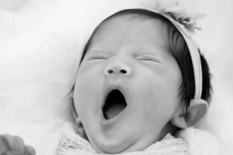 bebe bocejando, ensaio newborn 9 dias, bebe dormindo'