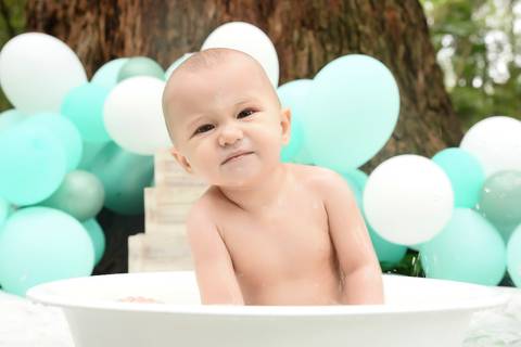 ensaio do banho externo, splash baby no parque, bebe tomando banho ao ar livre'