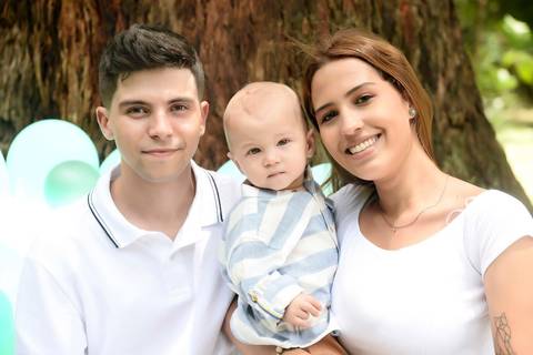 foto com os pais no parque ibirapuera, ensaio de familia externo'