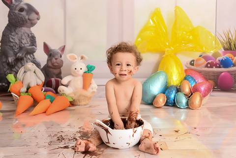 ensaio pascoa tatuape, estudio fotografico infantil, ensaio com chocolate, pascoa 2021 com chocolate, ensaio de bebe, fotografa de bebes tatuape, ensaio de bebe sorrindo'