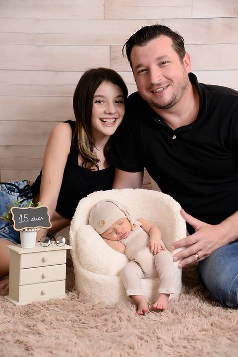 newborn menino, ensaio newborn tatuape, newborn em casa, fotografa newborn, ensaio newborn pai e filha'