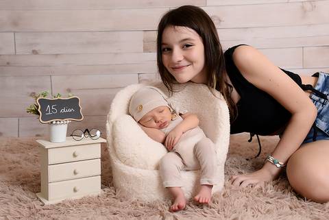 newborn menino, ensaio newborn tatuape, newborn em casa, fotografa newborn. bebe com irma'