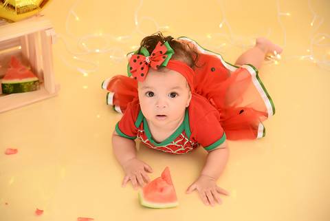 ensaio infantil, ensaio 8 meses, ensaio acompanhamento, acompanhamento infantil, fotografa tatuape, ensaio de bebe, ensaio mensal de bebe, fotografo infantil, bebe olhando pra cima na foto'