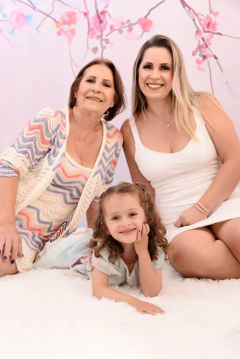 ensaio dia das maes, ensaio mae e filha e vovo, ensaio infantil, estudio fotografico tatuape, ensaio clean, ensaio dia dos avós'