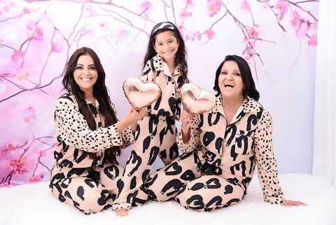 ensaio dia das maes, ensaio mae e filhas, ensaio com pijama, estudio fotografico tatuape, ensaio clean, ensaio com as filhas, fotos de pijama'