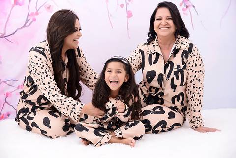 ensaio dia das maes, ensaio mae e filhas, ensaio com pijama, estudio fotografico tatuape, ensaio clean, ensaio com as filhas, fotos de pijama'