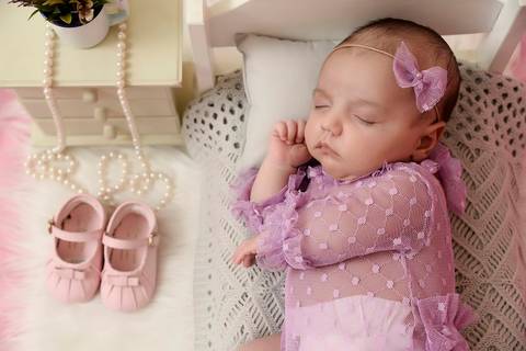 Newborn em casa, newborn em domicilio, ensaio recem nascido menina em casa, fotografo tatuape, newborn lifestyle, fotos bebe, bebe dormindo'