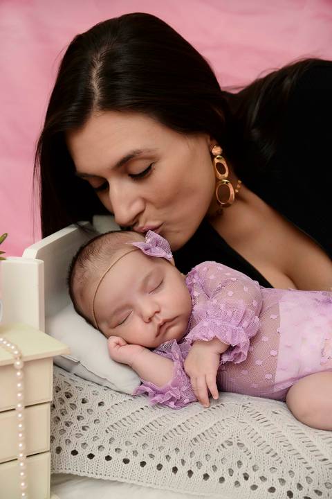 Newborn em casa, newborn em domicilio, ensaio recem nascido menina em casa, fotografo tatuape, newborn lifestyle, fotos bebe, fotos recem nascido com a mae'