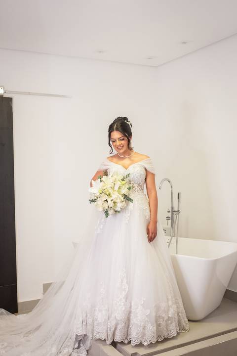 casal durante cerimônia de casamento'