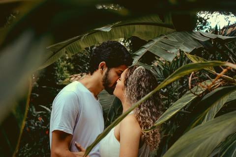fotografia de casamento em Maringá com noivos ao pôr do sol'