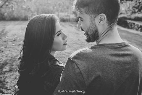 Ensaio de casal na cidade de Araguari Minas Gerais. Noiva Esther e Noivo Jordan. Realizamos esta sessão de fotos na fazenda Sacomam, que é simplesmente um lindo lugar para estar com a pessoa amada. 

 Ensaio Pré Wedding'