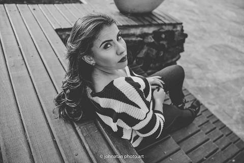 Ensaio de casal na cidade de Araguari Minas Gerais. Noiva Esther e Noivo Jordan. Realizamos esta sessão de fotos na fazenda Sacomam, que é simplesmente um lindo lugar para estar com a pessoa amada. 

 Ensaio Pré Wedding'