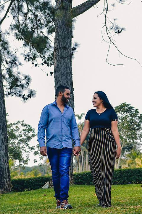 Ensaio do casal Sheila e Marcio na cidade de Araguari Minas Gerais. Realizamos esta sessão de fotos na fazenda Sacomam, que é simplesmente um lindo lugar onde levamos os noivos para passarem uma tarde inesquecível. 

 Ensaio Pré Wedding'