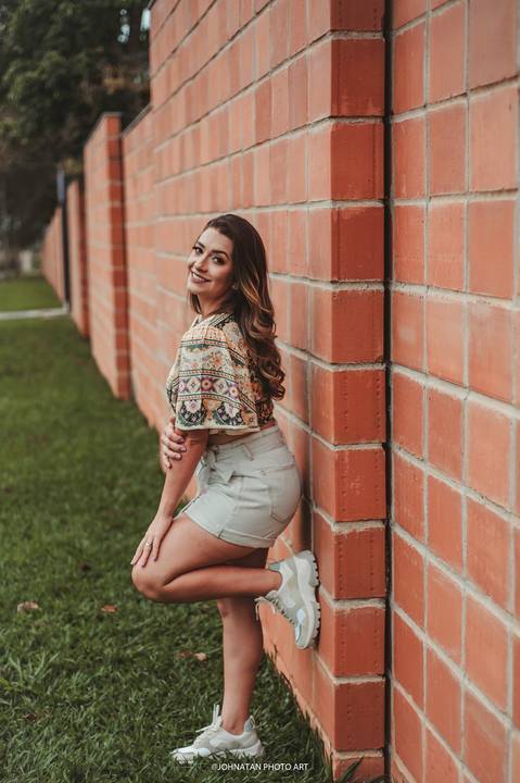 Ensaio em Araguari no Casarão Rosa Nadine escolheu a melhor forma de registrar uma data tão importante de sua vida.'