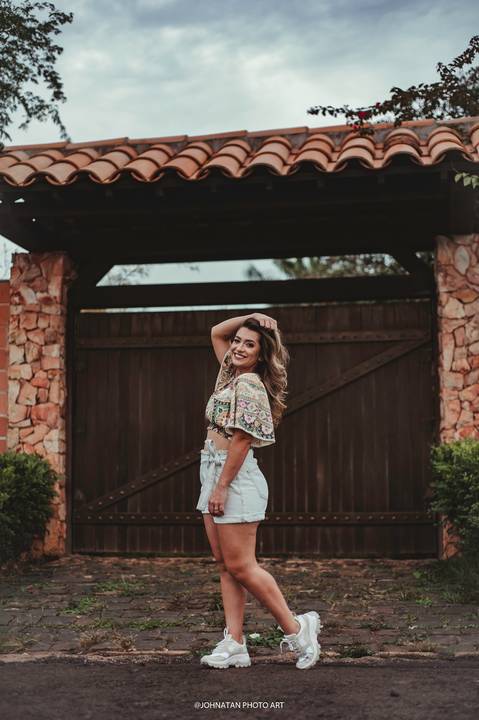 Ensaio em Araguari no Casarão Rosa Nadine escolheu a melhor forma de registrar uma data tão importante de sua vida.'