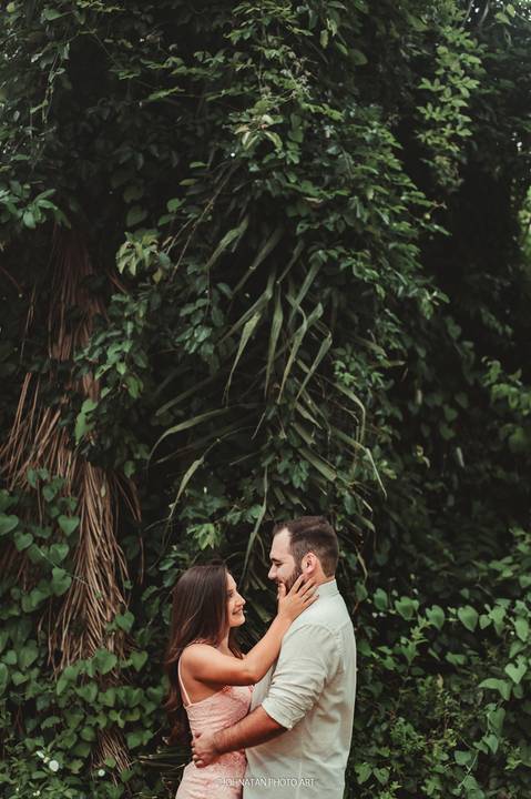 Ensaio Leticia e Alison. Fotografia em um local ideal para ensaio pre wedding na cidade de Araguari.'