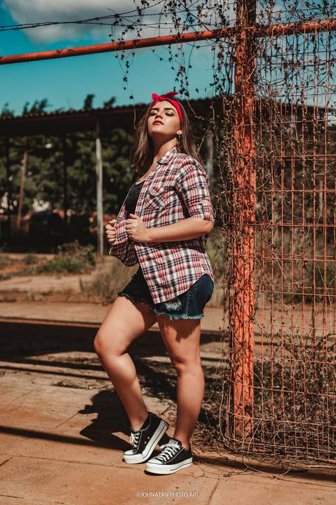 Ensaio de 18 anos da Ana Carolina aqui na cidade de Araguari. Equipe Johnatan Photo Art.'