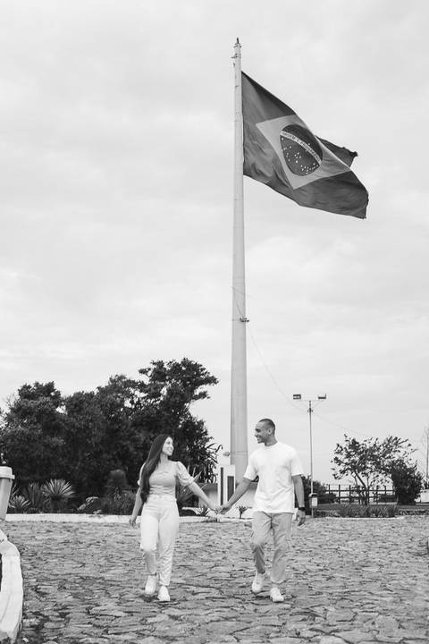 foto casal, Ensaio fotográfico em Cabo frio, Cabo Frio, Pré-wedding, casal, casamento 2025, Morro da Guia.'