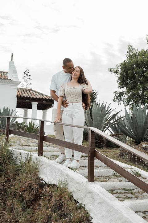 foto casal, Ensaio fotográfico em Cabo frio, Cabo Frio, Pré-wedding, casal, casamento 2025, Morro da Guia.'