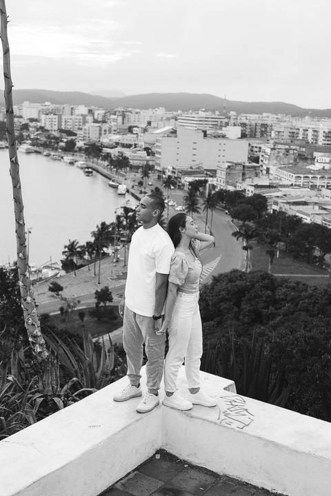foto casal, Ensaio fotográfico em Cabo frio, Cabo Frio, Pré-wedding, casal, casamento 2025, Morro da Guia.'
