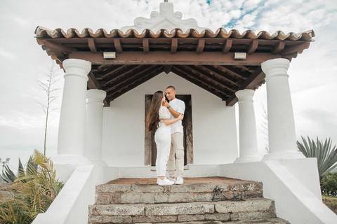 foto casal, Ensaio fotográfico em Cabo frio, Cabo Frio, Pré-wedding, casal, casamento 2025, Morro da Guia.'