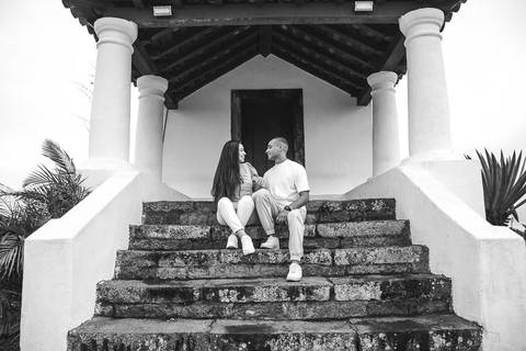 foto casal, Ensaio fotográfico em Cabo frio, Cabo Frio, Pré-wedding, casal, casamento 2025, Morro da Guia.'