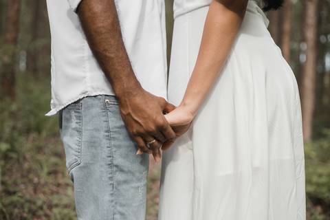 Foto casal, Ensaio fotográfico em Rio das Ostras, Rio das Ostras, Pré-wedding, casal, casamento 2025, Heucaliptos'