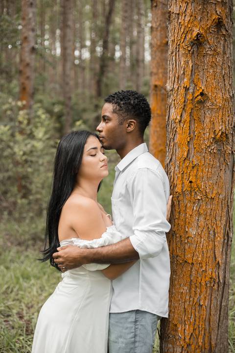 Foto casal, Ensaio fotográfico em Rio das Ostras, Rio das Ostras, Pré-wedding, casal, casamento 2025, Heucaliptos'