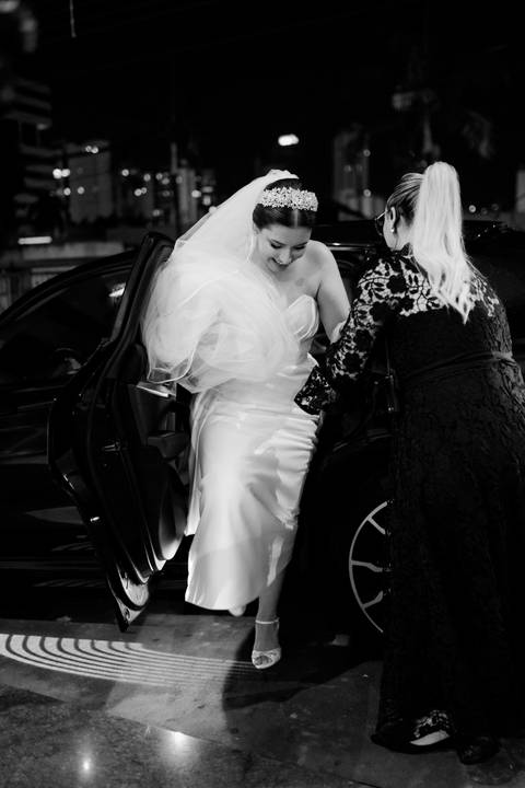 A cerimônia de casamento de Mariana e Luis foi cheia de emoção, com fotos que refletem cada detalhe deste dia especial.'