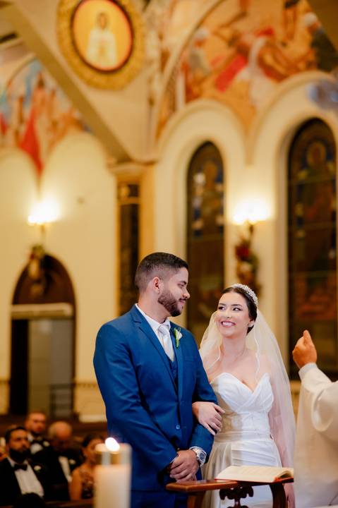 A cerimônia de casamento de Mariana e Luis foi cheia de emoção, com fotos que refletem cada detalhe deste dia especial.'