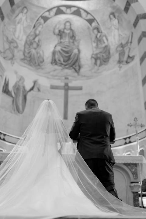Registramos os momentos mais importantes do casamento de Mariana e Luis, eternizando o dia com um pacote completo de fotos e vídeos.'