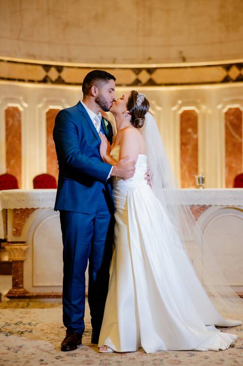 Registramos os momentos mais importantes do casamento de Mariana e Luis, eternizando o dia com um pacote completo de fotos e vídeos.'