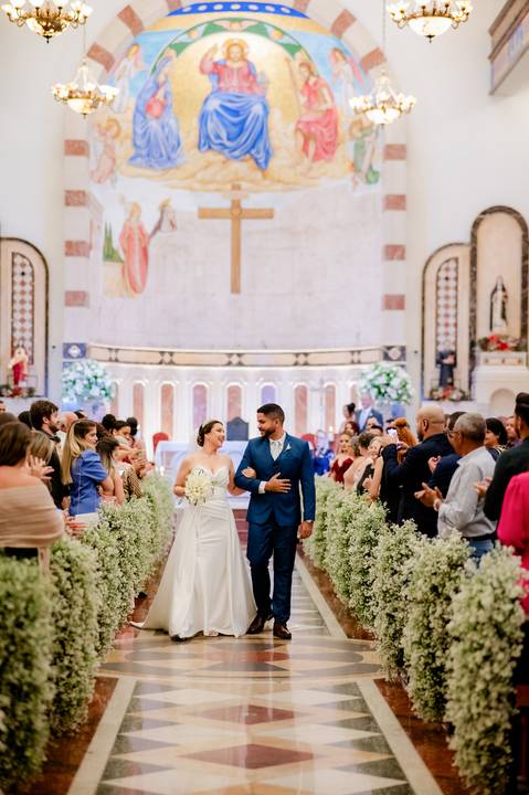 Registramos os momentos mais importantes do casamento de Mariana e Luis, eternizando o dia com um pacote completo de fotos e vídeos.'