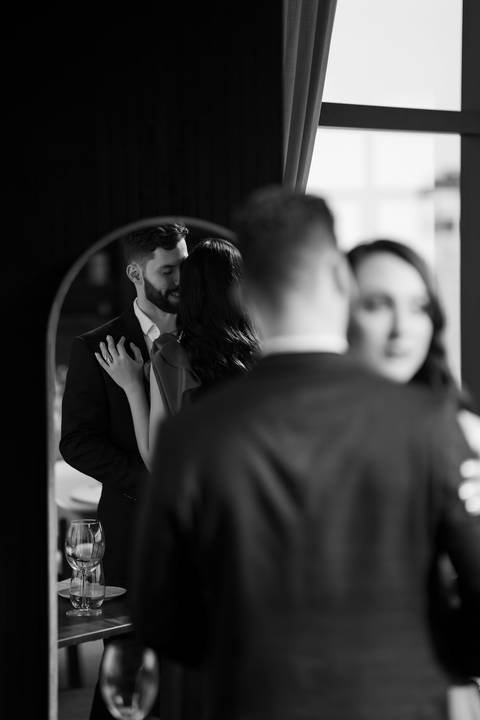 Fotografia de casamento, filmagem de casamentos, ensaio pré-casamento, vídeo de casamento, cerimônia ao ar livre, registros emocionantes, casal apaixonado, vídeo cinematográfico, álbum de fotos, making of dos noivos, momentos especiais, cobertura de event'