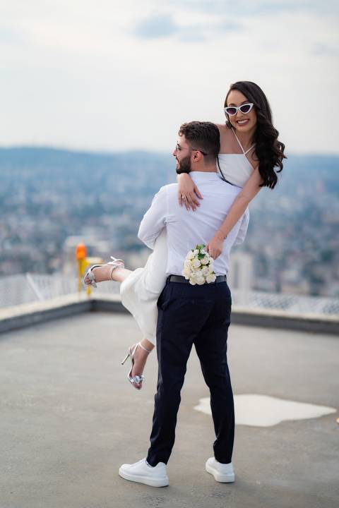 Fotografia de casamento, filmagem de casamentos, ensaio pré-casamento, vídeo de casamento, cerimônia ao ar livre, registros emocionantes, casal apaixonado, vídeo cinematográfico, álbum de fotos, making of dos noivos, momentos especiais, cobertura de event'