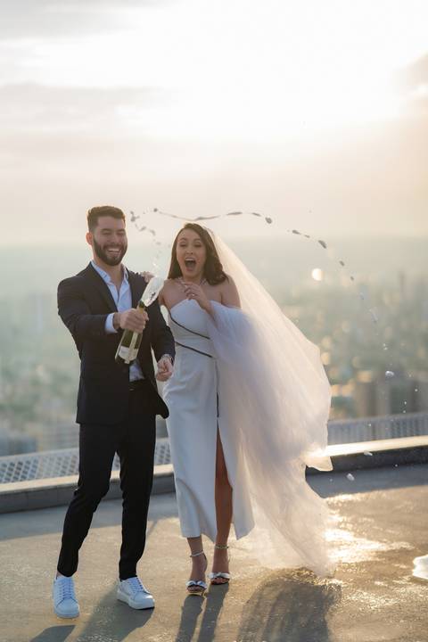 Fotografia de casamento, filmagem de casamentos, ensaio pré-casamento, vídeo de casamento, cerimônia ao ar livre, registros emocionantes, casal apaixonado, vídeo cinematográfico, álbum de fotos, making of dos noivos, momentos especiais, cobertura de event'