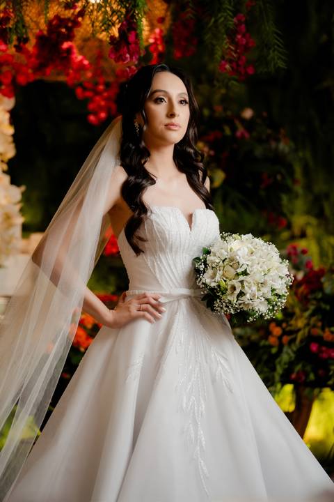 Fotografia de casamento, filmagem de casamentos, ensaio pré-casamento, vídeo de casamento, cerimônia ao ar livre, registros emocionantes, casal apaixonado, vídeo cinematográfico, álbum de fotos, making of dos noivos, momentos especiais, cobertura de event'