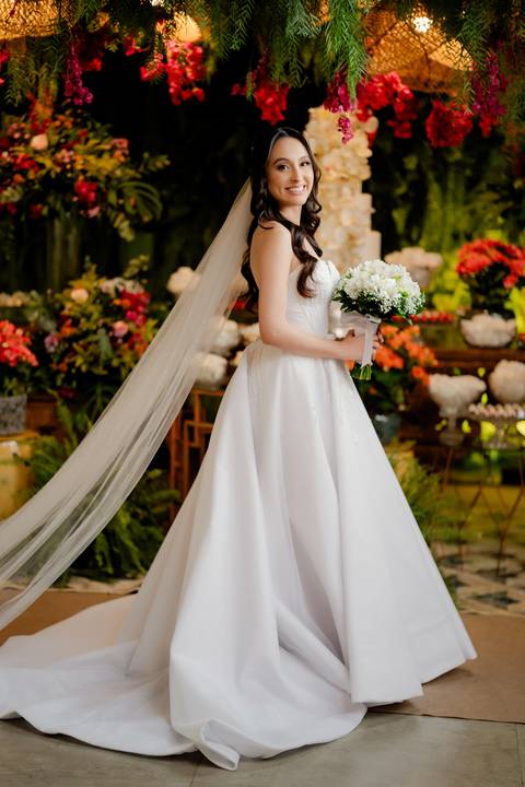 Fotografia de casamento, filmagem de casamentos, ensaio pré-casamento, vídeo de casamento, cerimônia ao ar livre, registros emocionantes, casal apaixonado, vídeo cinematográfico, álbum de fotos, making of dos noivos, momentos especiais, cobertura de event'