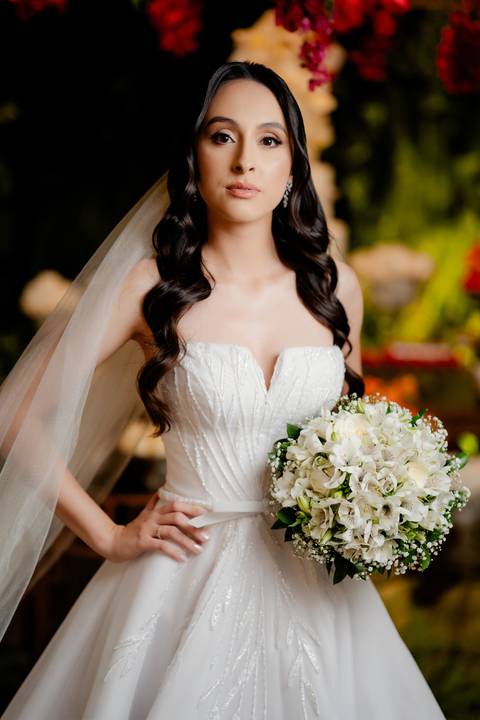 Fotografia de casamento, filmagem de casamentos, ensaio pré-casamento, vídeo de casamento, cerimônia ao ar livre, registros emocionantes, casal apaixonado, vídeo cinematográfico, álbum de fotos, making of dos noivos, momentos especiais, cobertura de event'